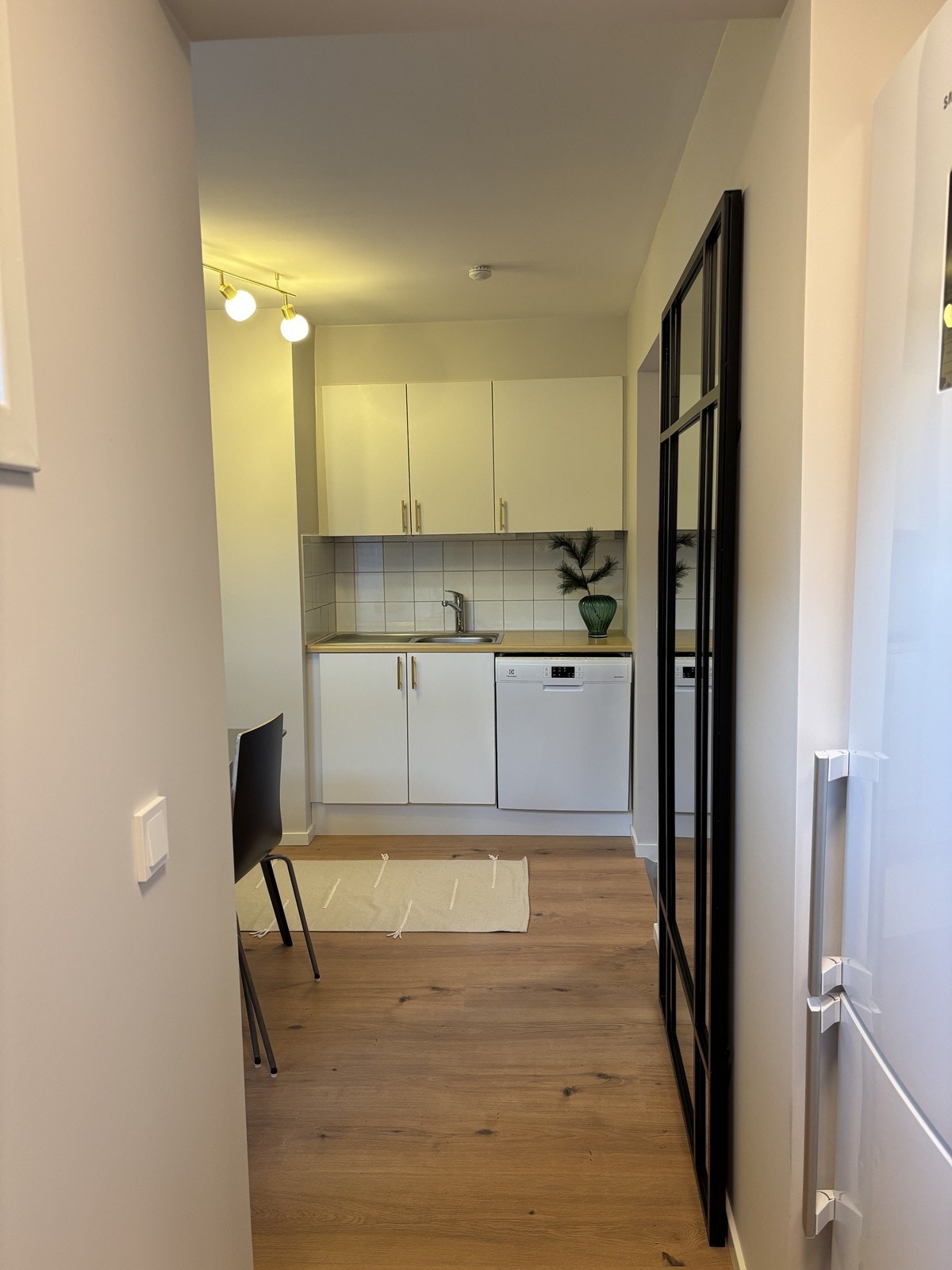 Mellomgang mot kjøkken. Galleribilde