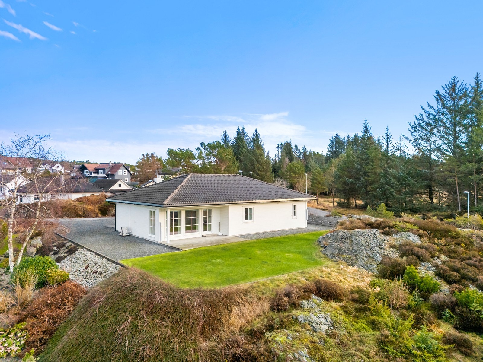 Velkommen til Skiftesvegen 2a - Presentert av Eiendomsmegler Norge v/ Gudny Eldøy Kydland. Galleribilde