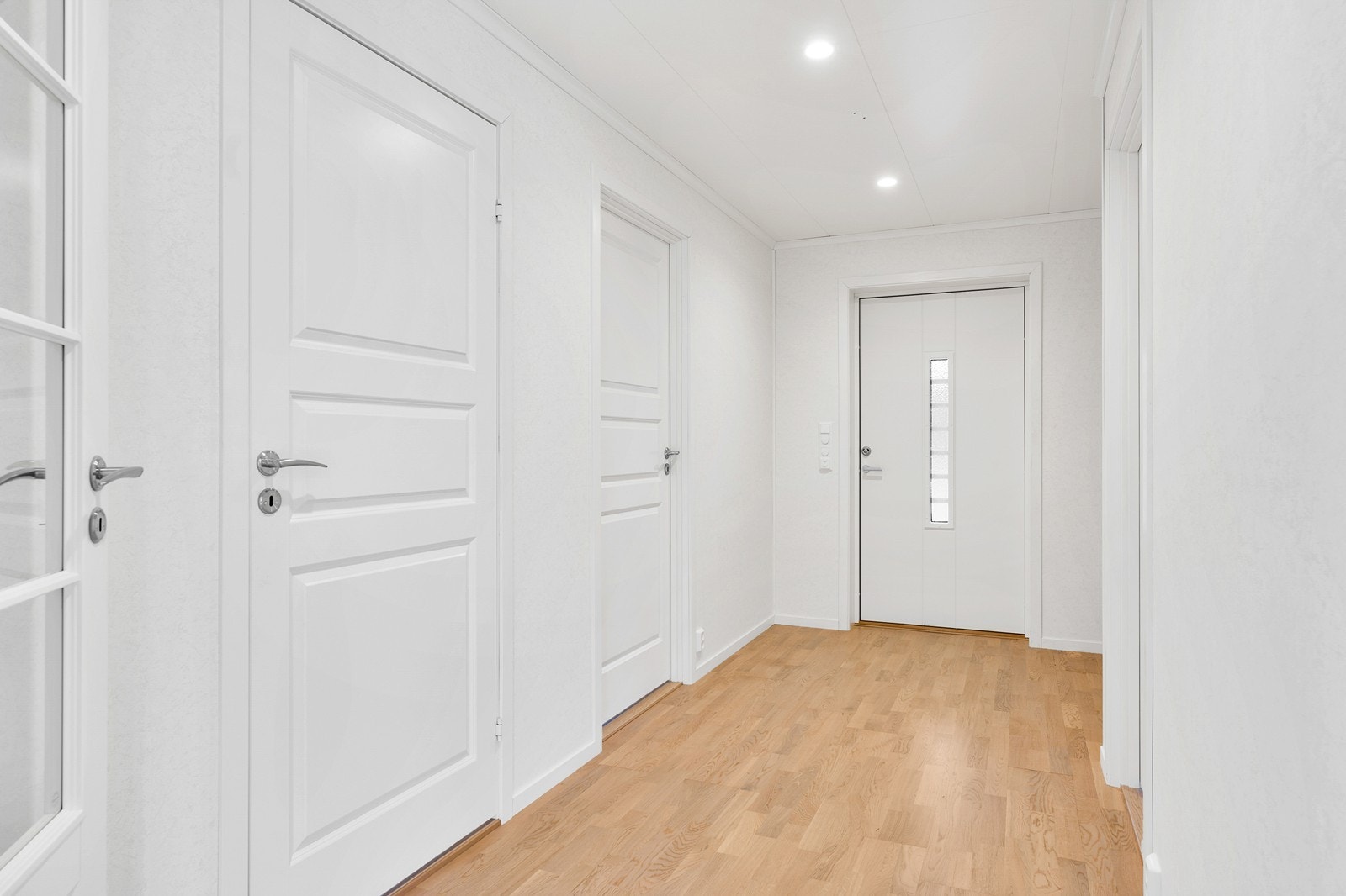 Det er varmekabler i gang, bad og stue/kjøkken, samt varmepumpe i boligen som bidrar til god komfort og energieffektiv oppvarming. Galleribilde