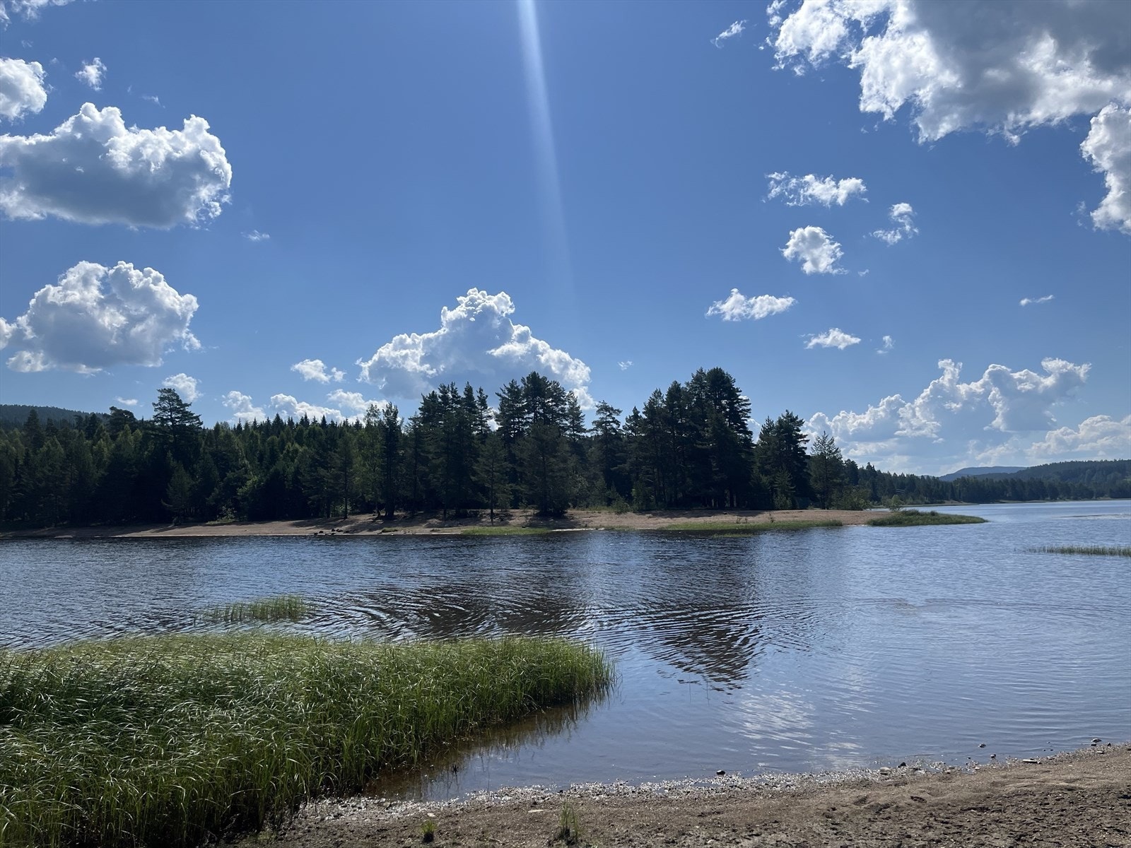 Den flotte sandstranden man ser øverst i bilde ligger kun 5 min gange fra boligen og heter Fiskergarden. Galleribilde