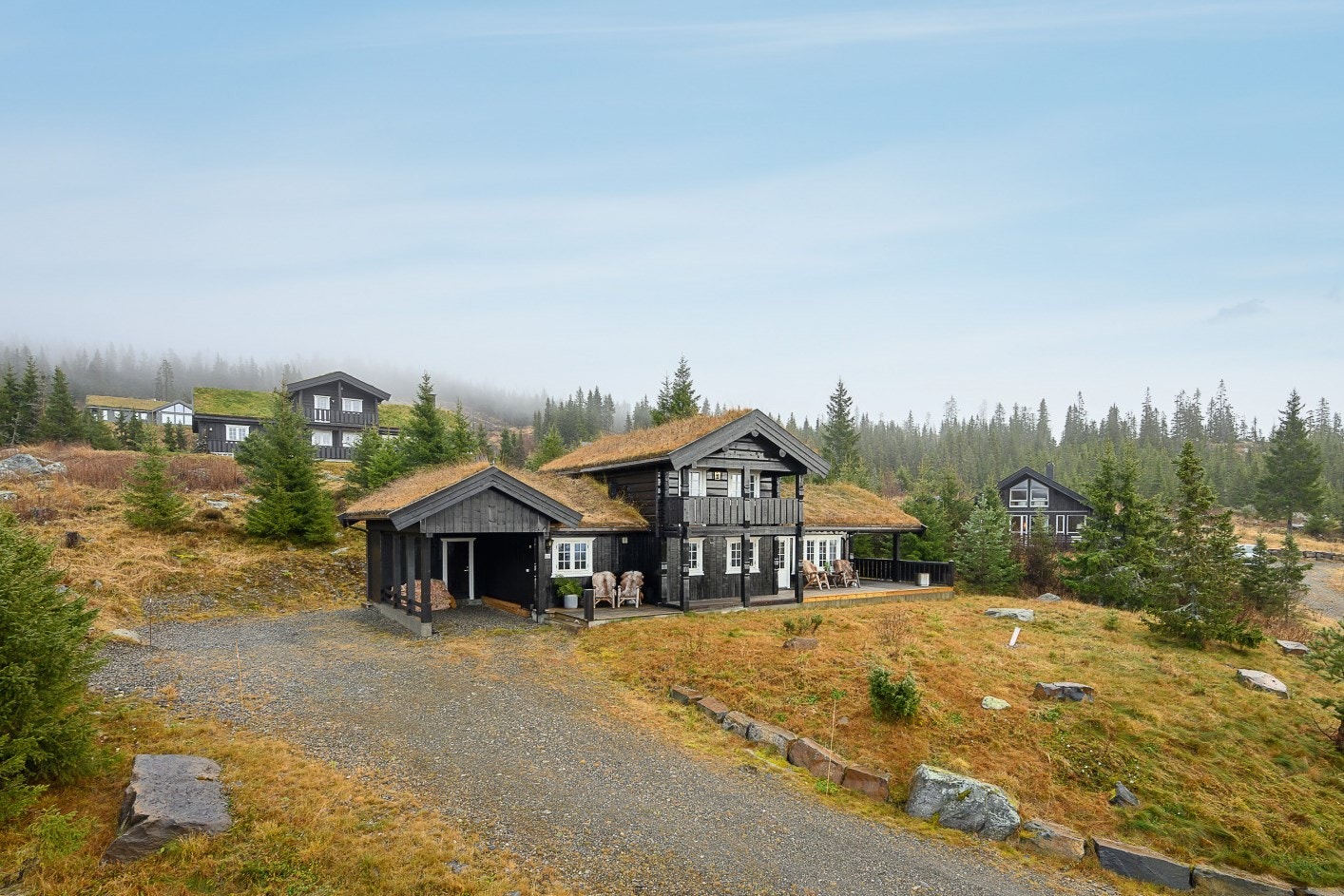 Stor og luftig eiertomt på 1400 kvm med rikelig plass for lek og moro. Galleribilde