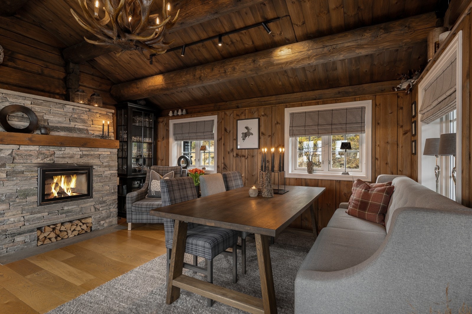 Peis med elementpipe og innsats gir effektiv oppvarming i stuen. Galleribilde