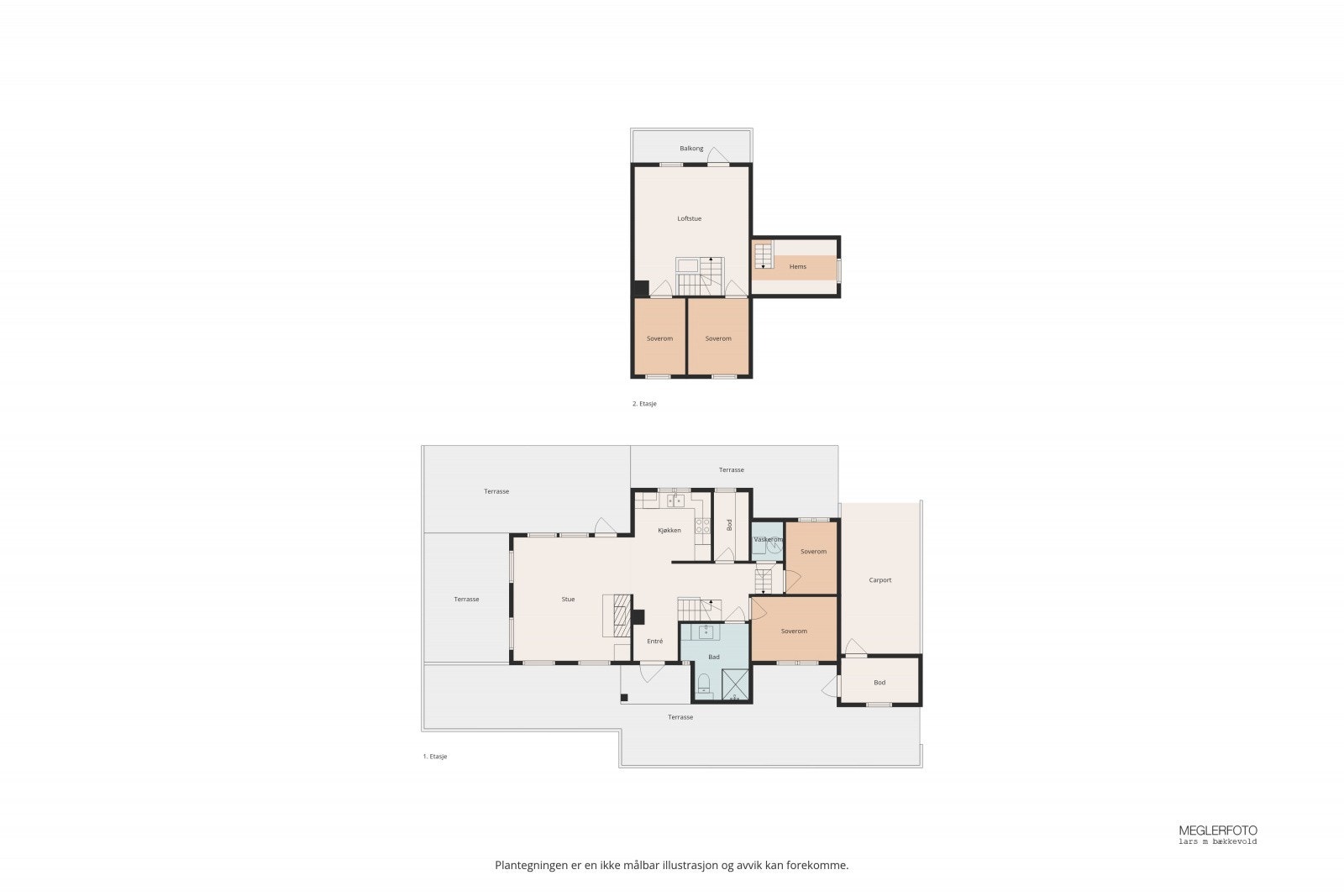Planløsningen viser en fritidsbolig med to etasjer, hvor første etasje inneholder stue/kjøkken, bad, vaskerom og to soverom. Andre etasje har to soverom og en stue med balkong. Galleribilde