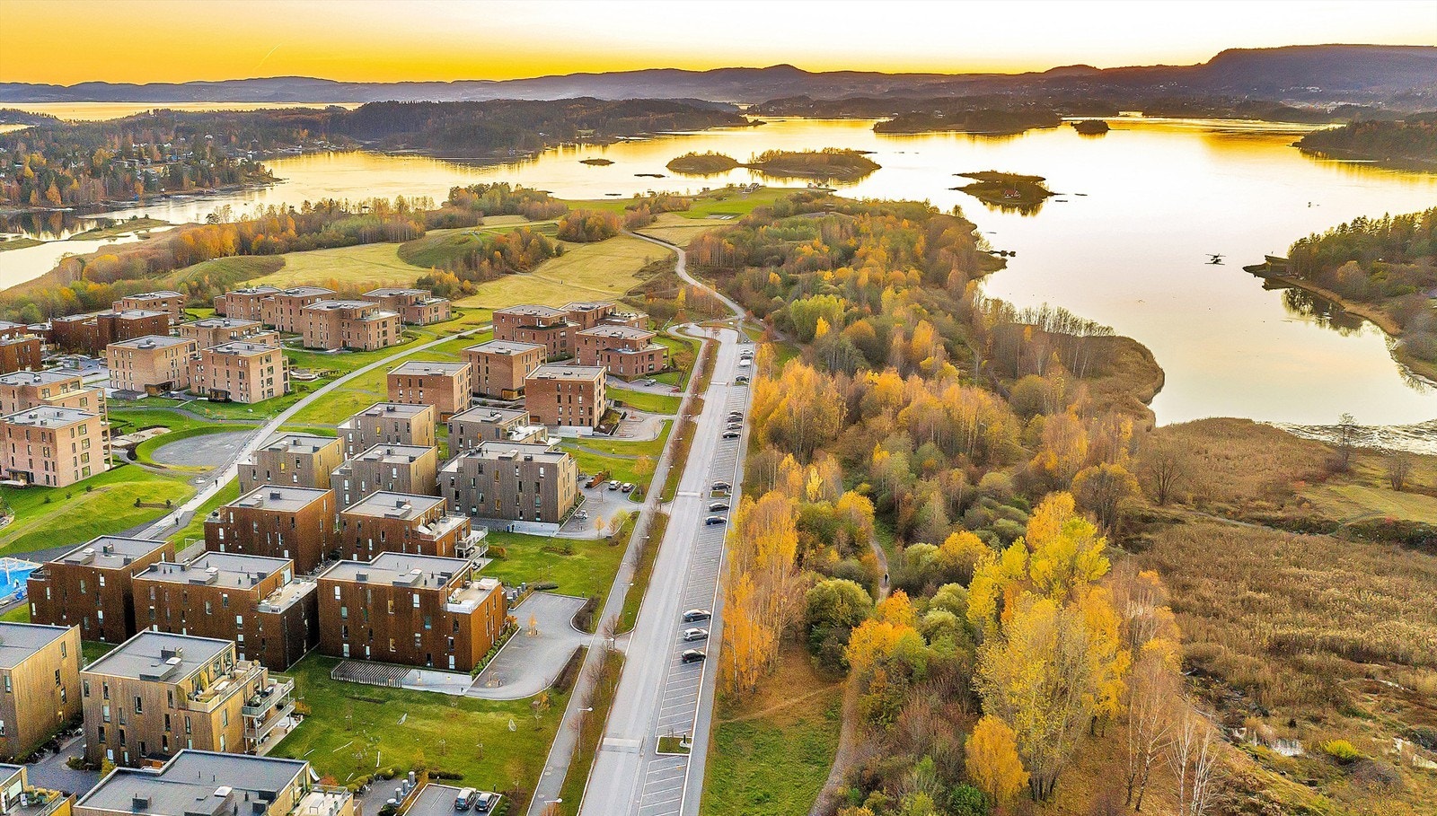 Rett utenfor døren er det flere kyststier, strender og badeplasser langs Storøyodden. Foto:Zovenfra AS Galleribilde