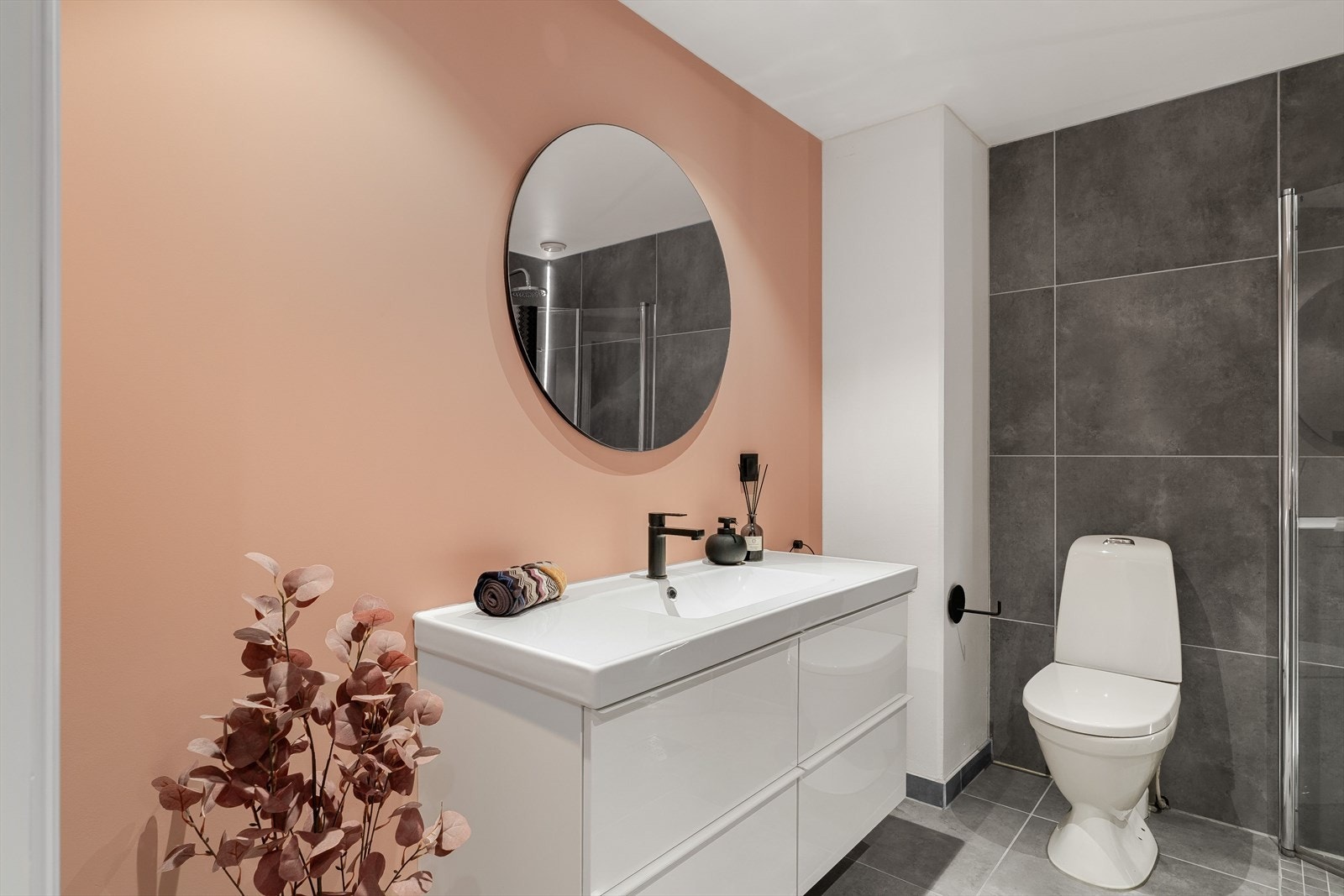 Badet er på 5,5 kvm. Galleribilde