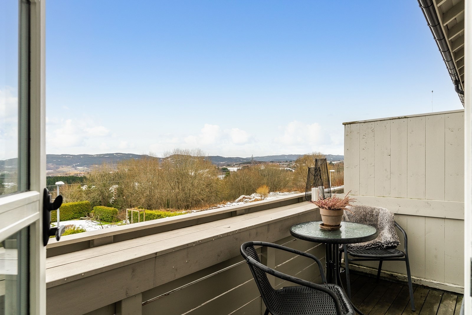 Balkongen er på ca 6 kvm. Galleribilde