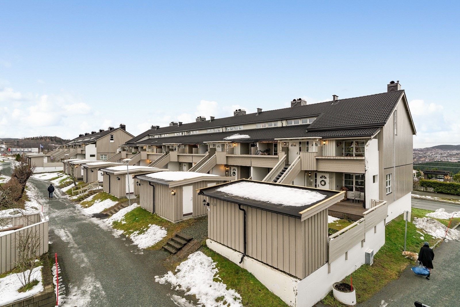 Taket for hele borettslaget ble byttet i 2021-2022. Galleribilde