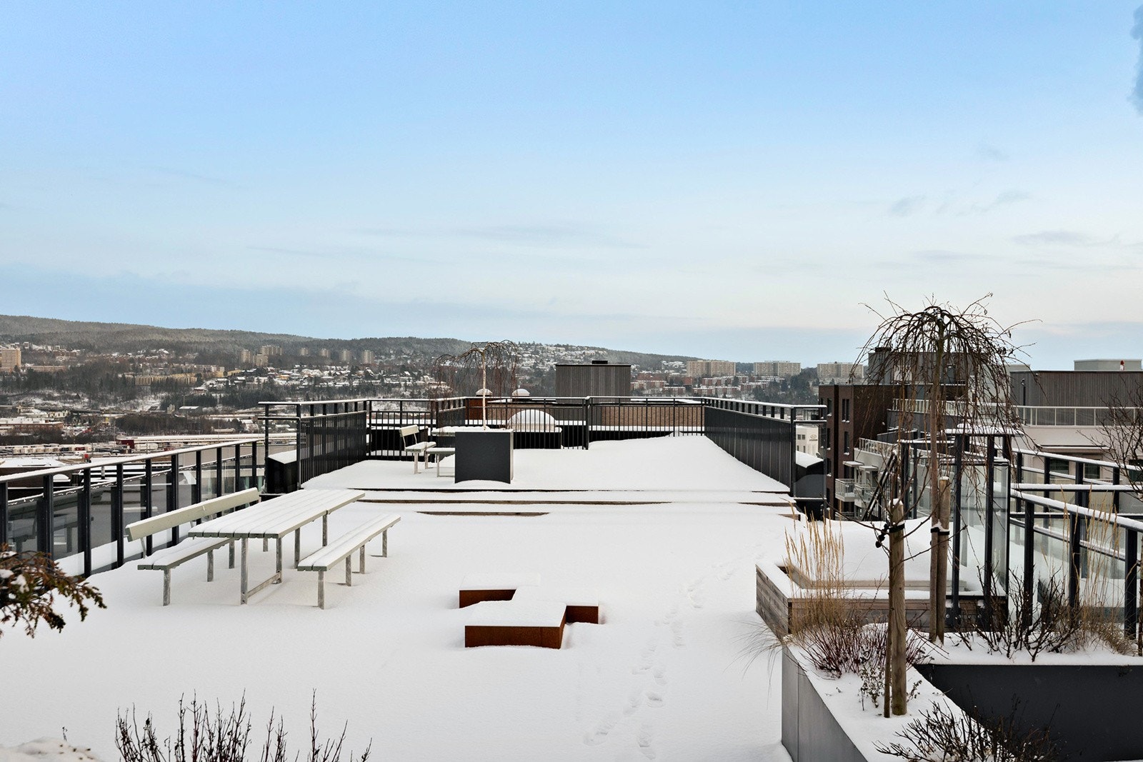 Leiligheten har tilgang til felles takterrasse. Galleribilde