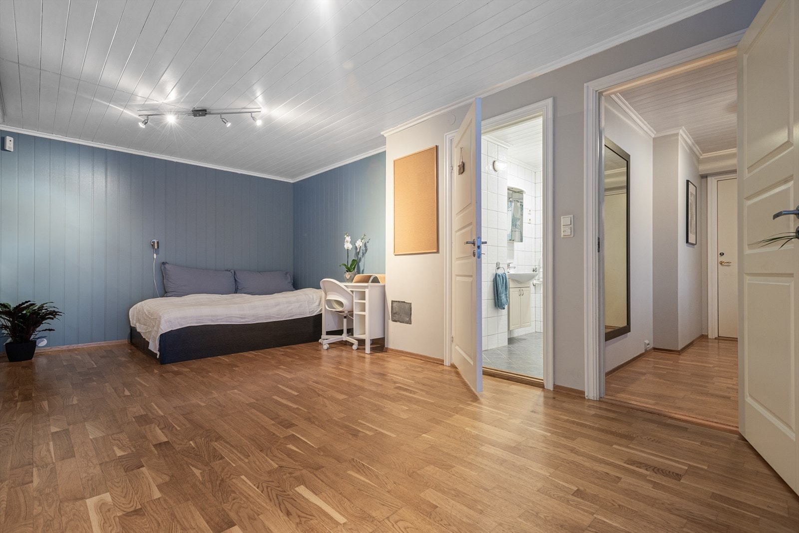 Kjeller med romslige arealer og fleksible møblerings muligheter Galleribilde