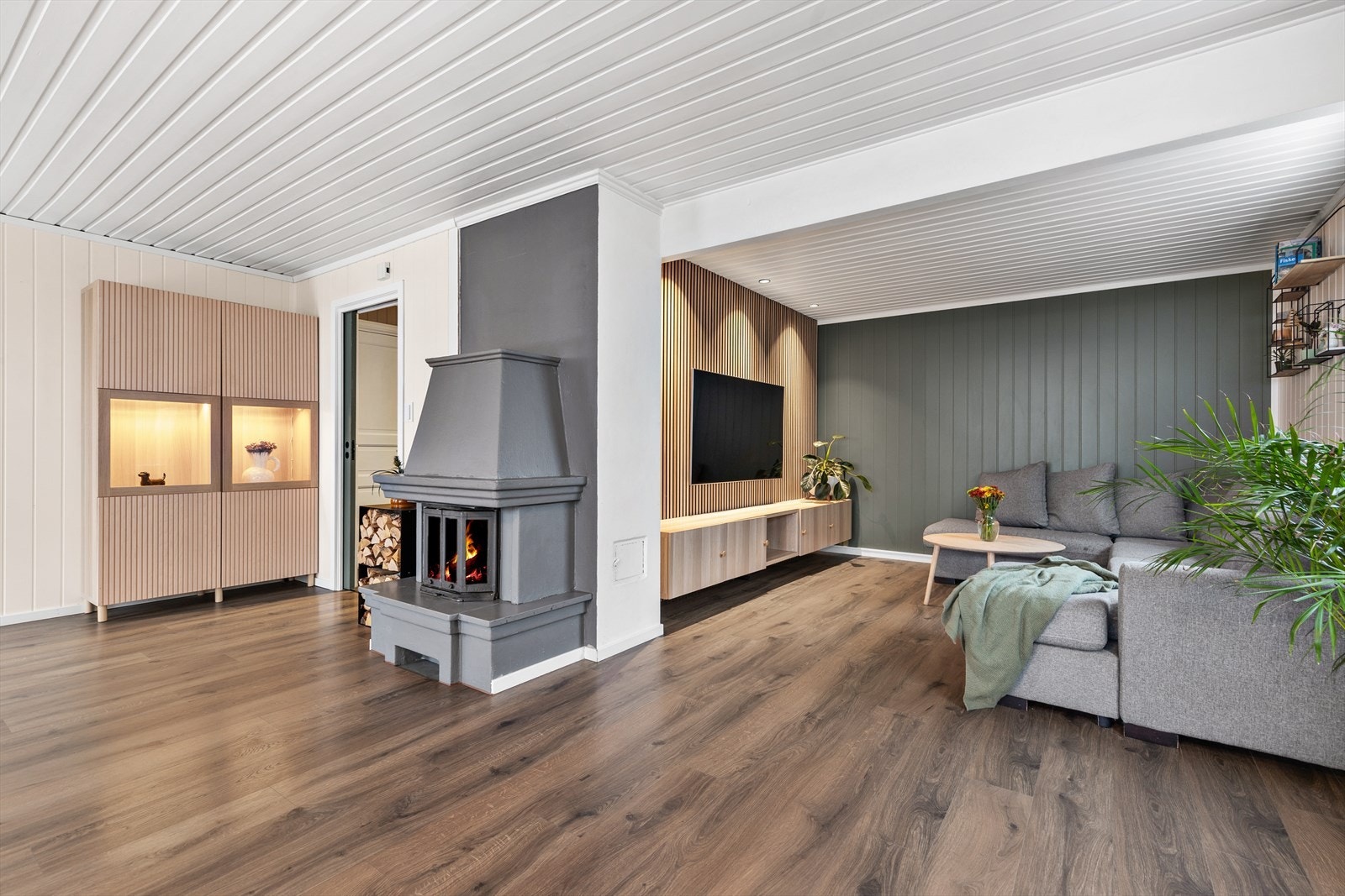 Her får man god plass til både sofagruppe og spisebord. Galleribilde