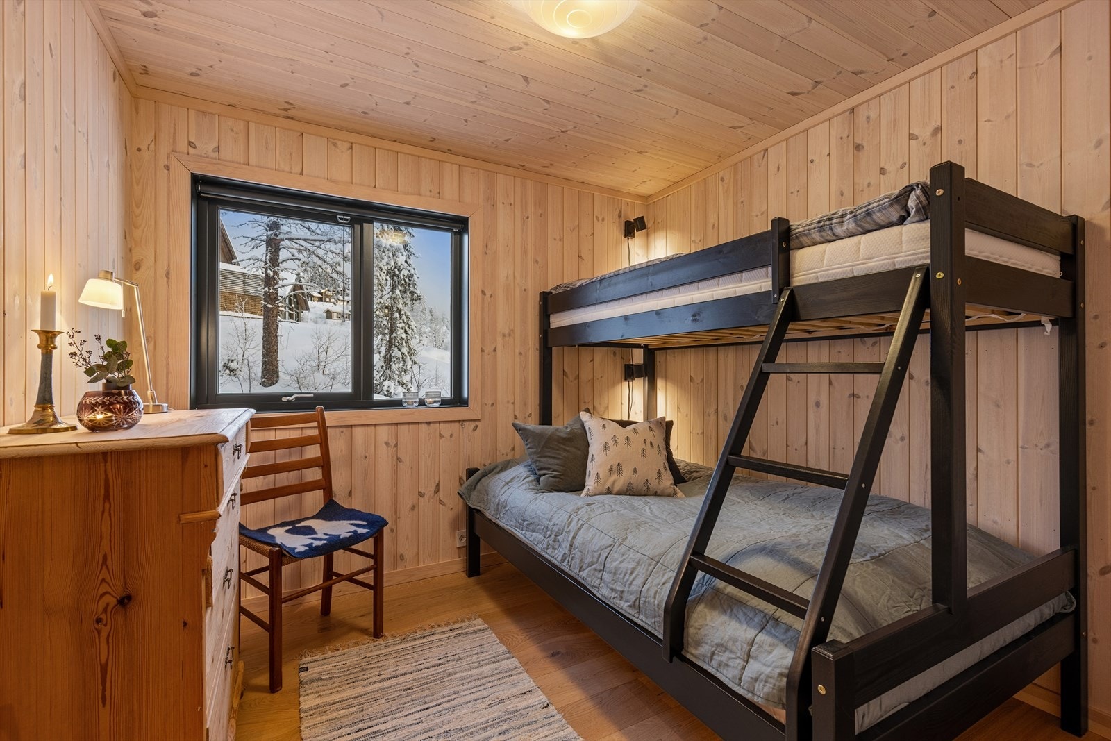 Soverom 2 er innredet med familiekøye. Galleribilde