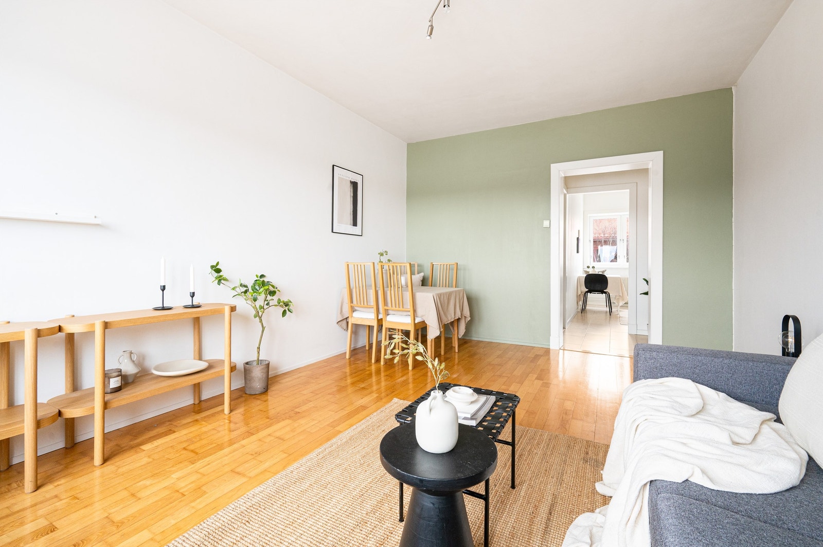 Leiligheten ligger i en rolig men sentral sidegate. Galleribilde