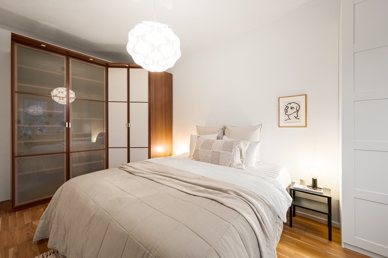 Soverommet vender ut mot rolige fellesarealer. Galleribilde