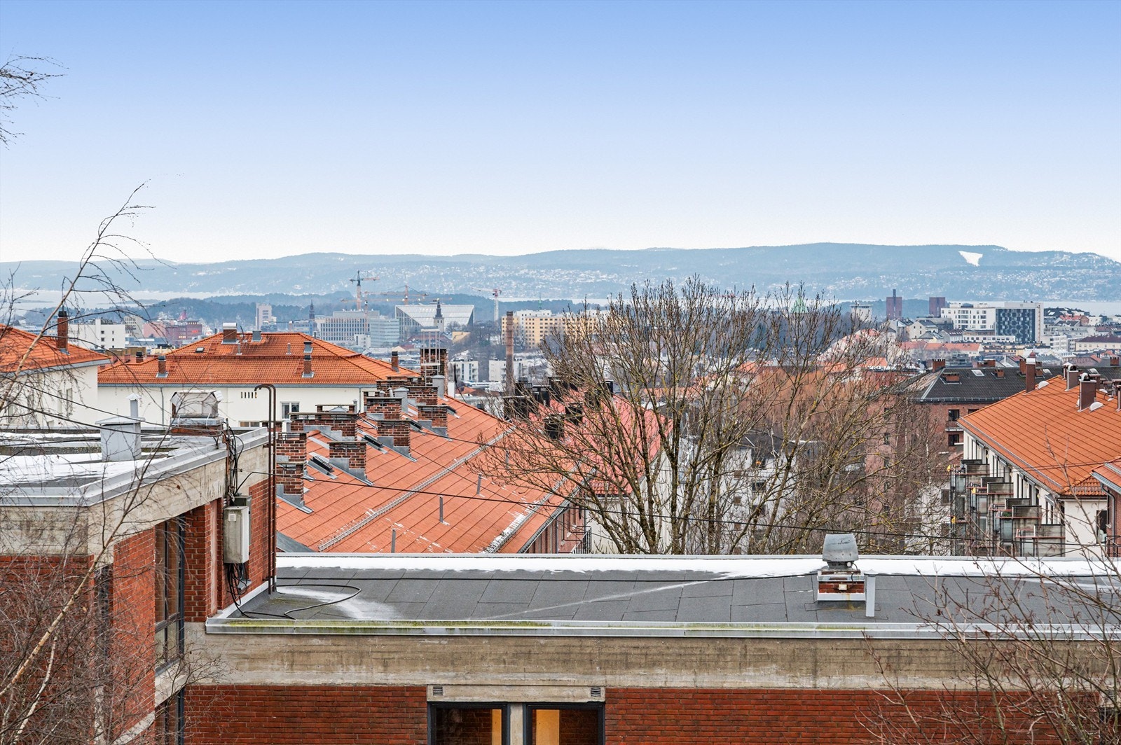 Nydelig utsikt over byens tak! Galleribilde