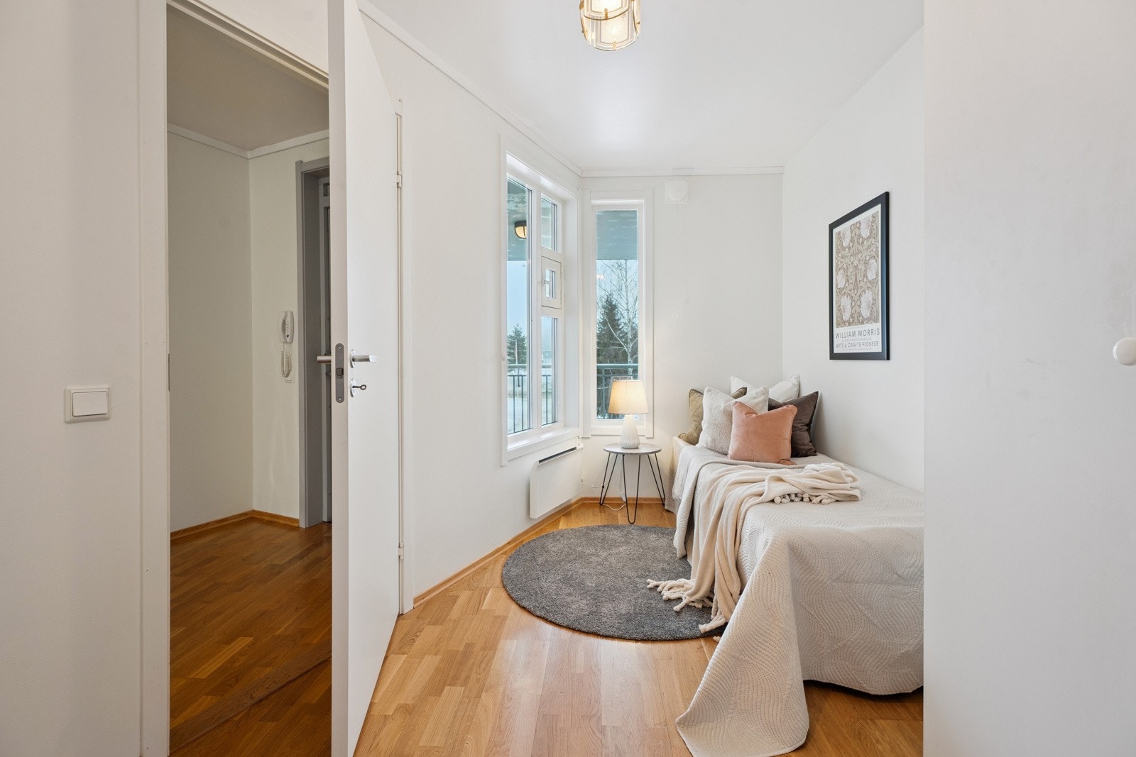 Soverom 2 byr på store vindusflater og god plass. Galleribilde