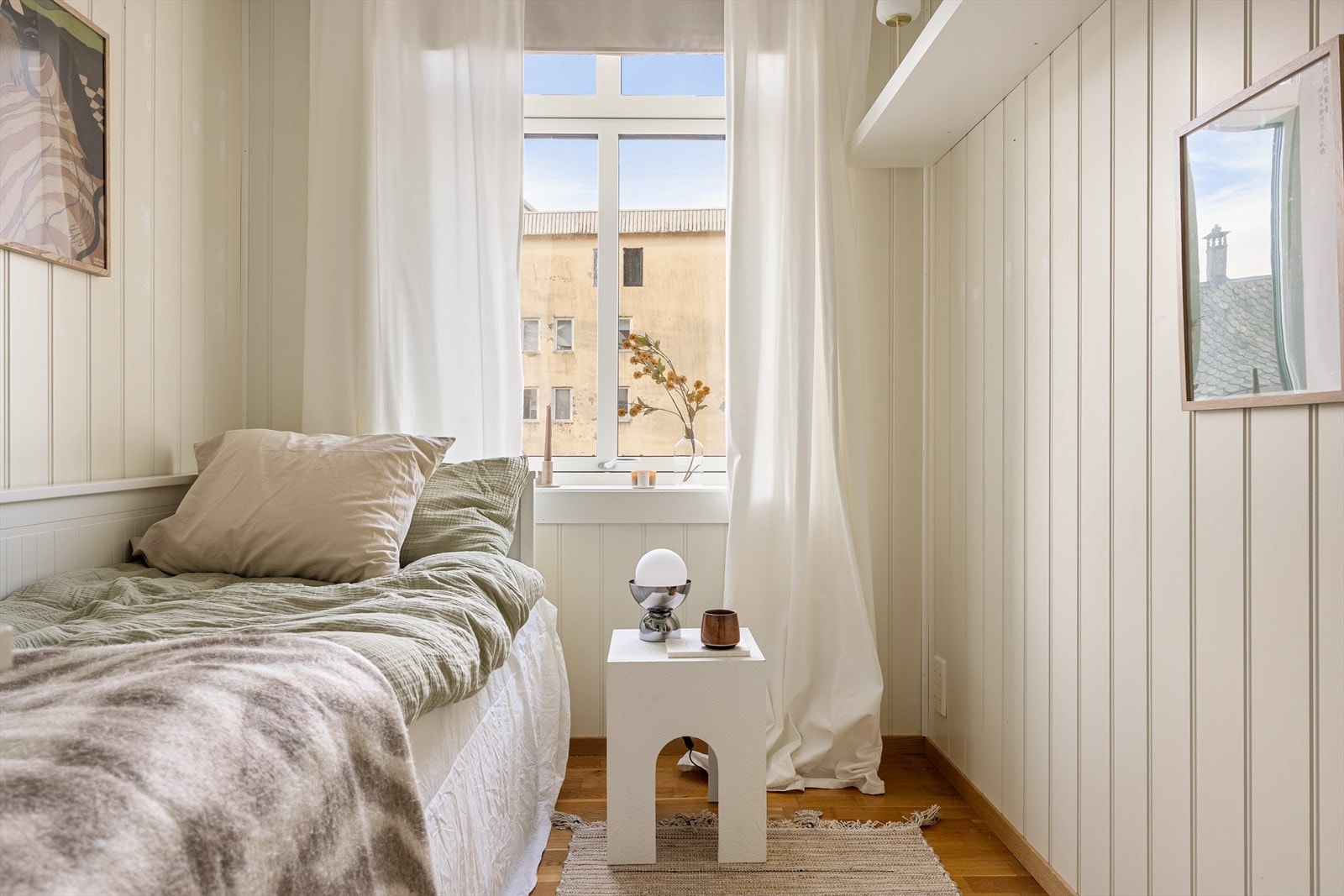 Leilighetens andre soverom måler til 6,1m². Galleribilde