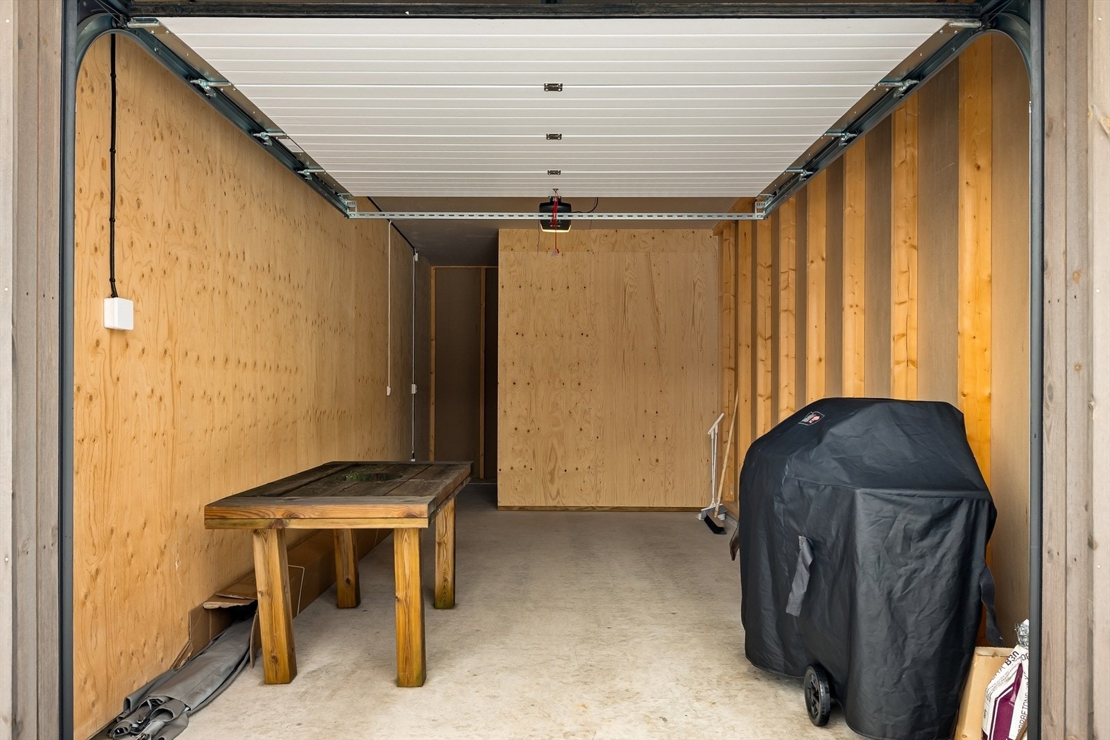 Garasje med delvis avdelt sportsbod Galleribilde