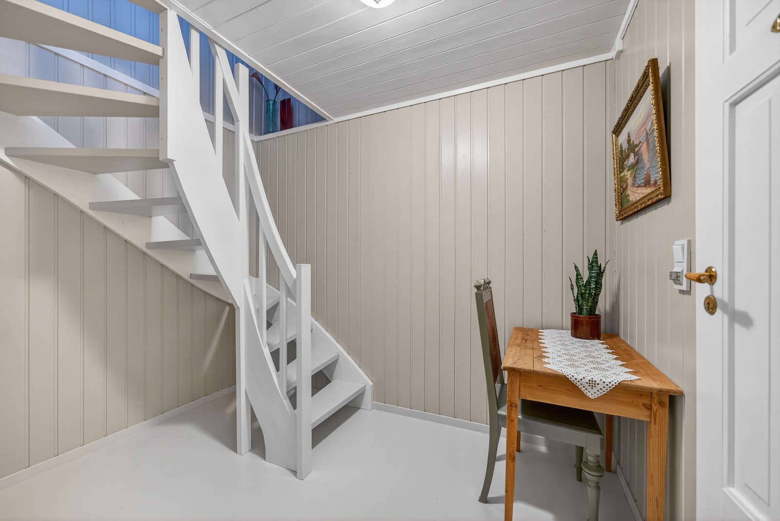 Trapp ned til kjelleretasjen Galleribilde