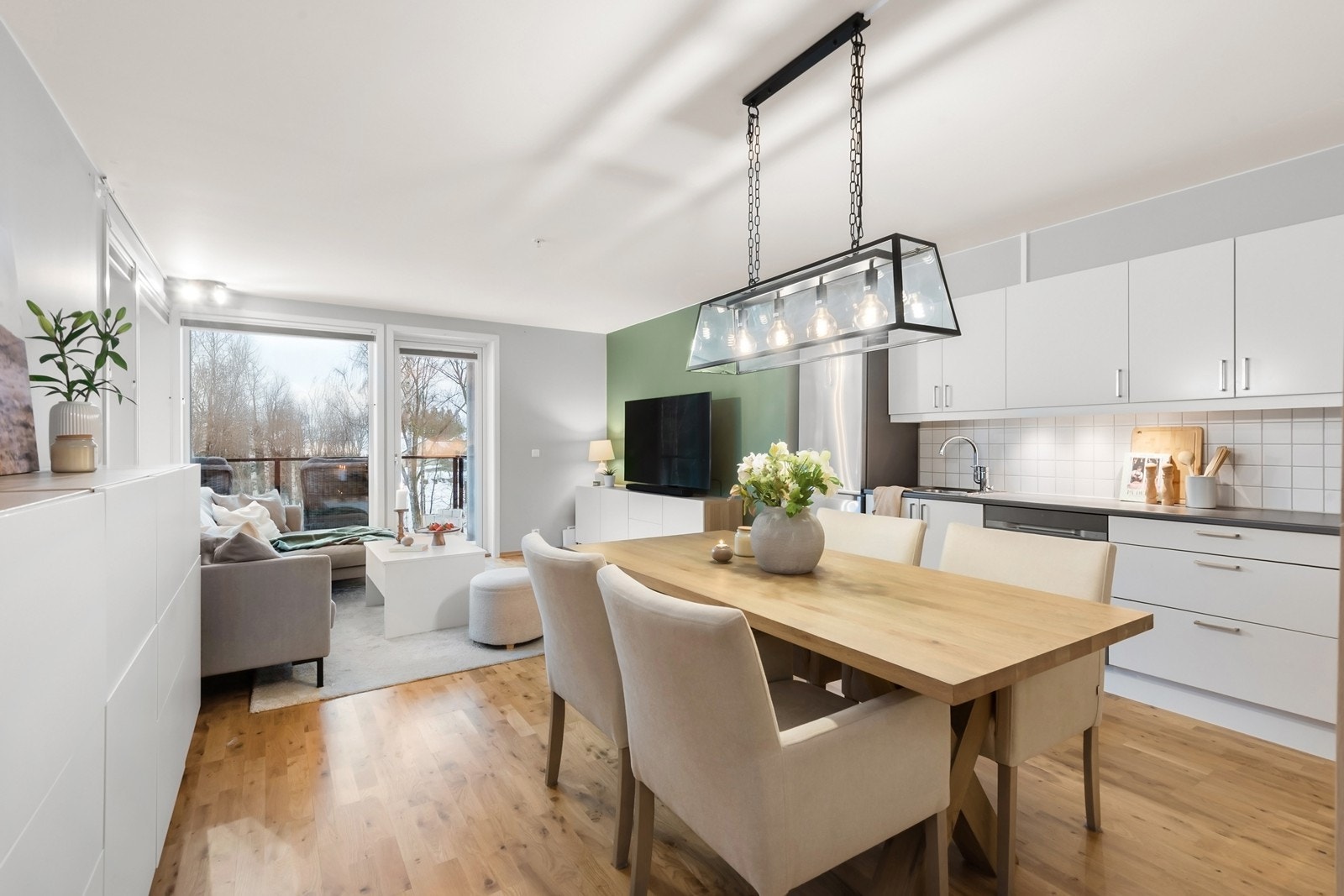 Kjøkkeninnredning fra Sigdal og medfølgende hvitevarer. Galleribilde