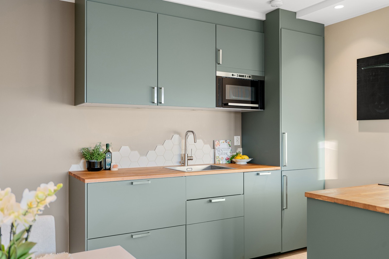 Fliser over benkeplate for enkel rengjøring. Galleribilde