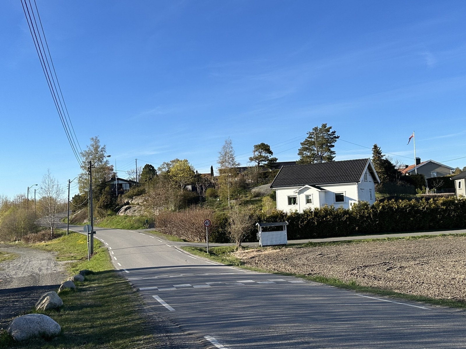 Boligen ligger i et attraktivt og familievennlig boligområde på Store Bergan i Sandefjord. Galleribilde