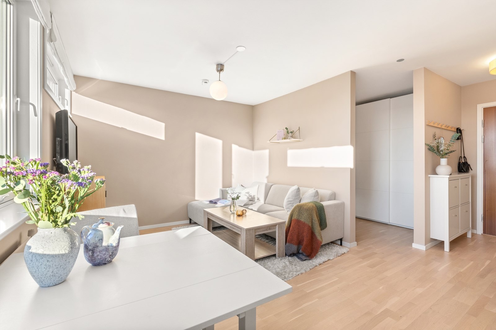 En pen, innbyde 1-roms på Manglerud med praktisk planløsning og god beliggenhet. Galleribilde