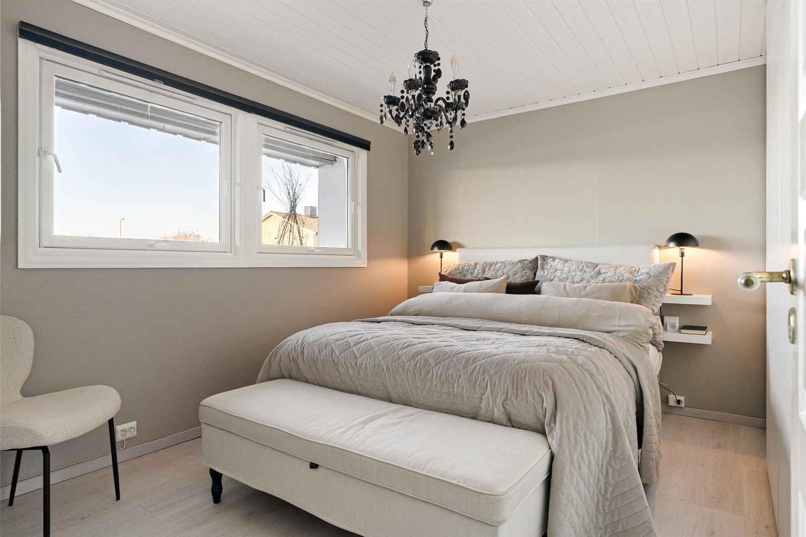 Soverommene er samlokalisert i underetasjen. Galleribilde