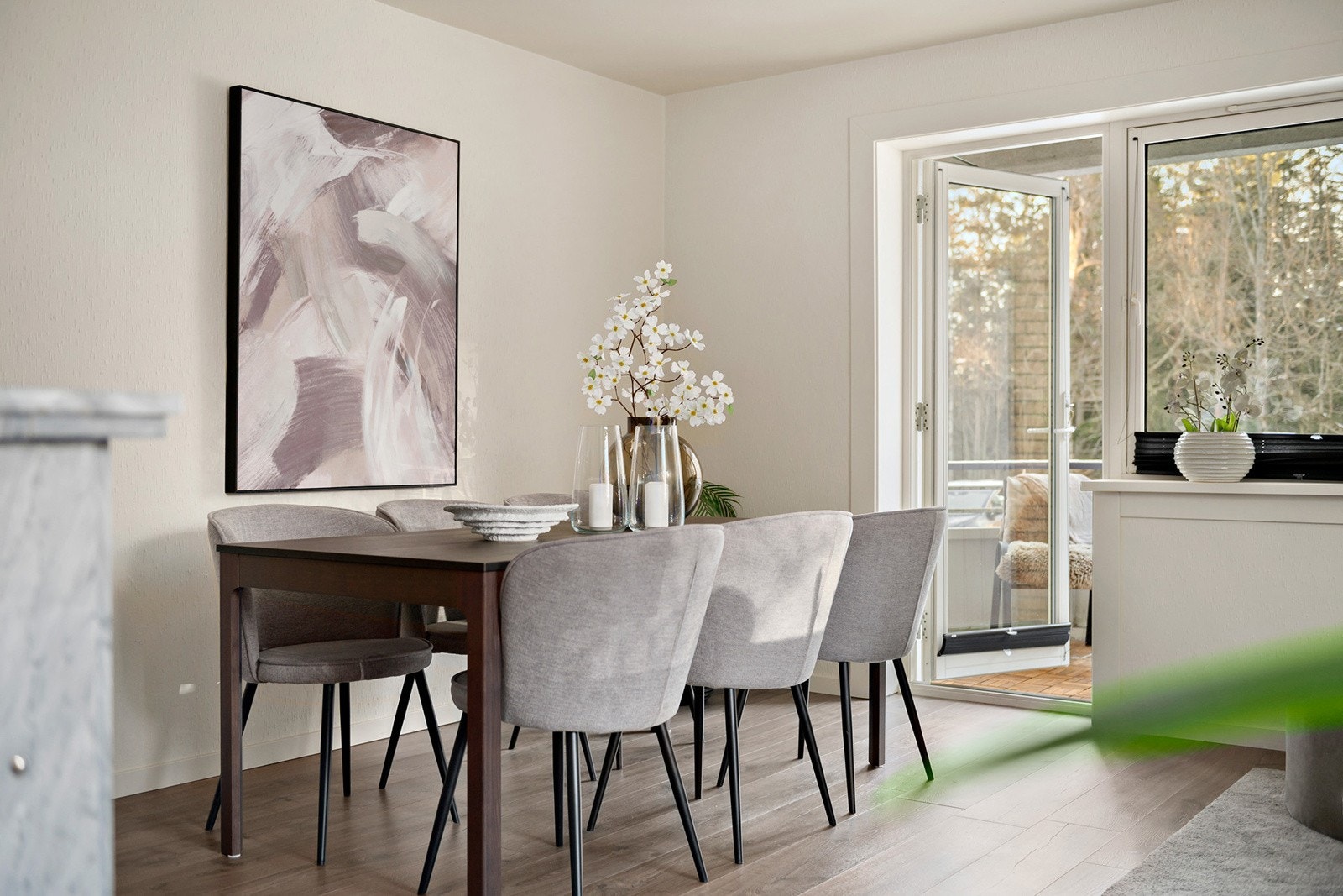 Spisestue. Stuegulvet har gulvvarme. Galleribilde