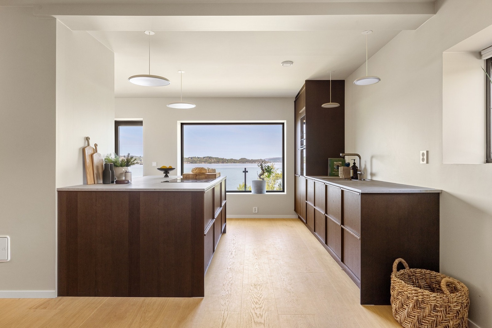 Nyoppusset enebolig med en storslått utsikt og fantastisk uteområder. Galleribilde