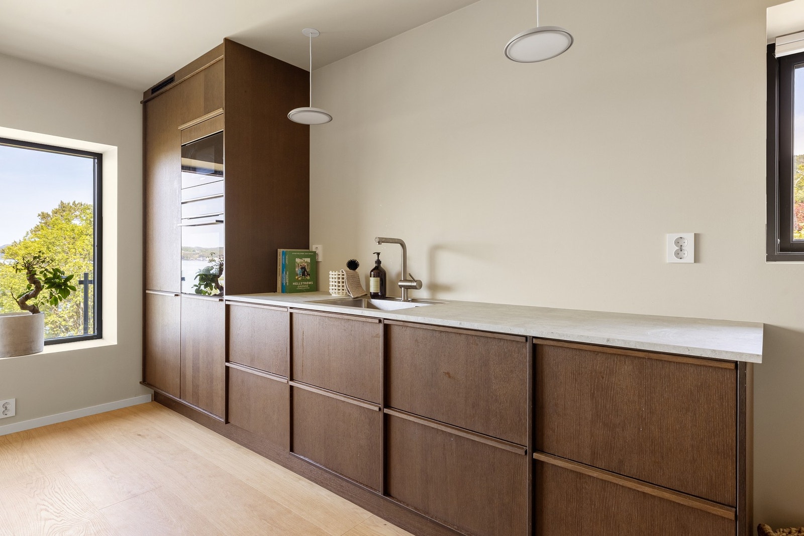 Et moderne og stilrikt kjøkken fra kvalitetsleverandøren Sigdal i modellen Favn. Galleribilde