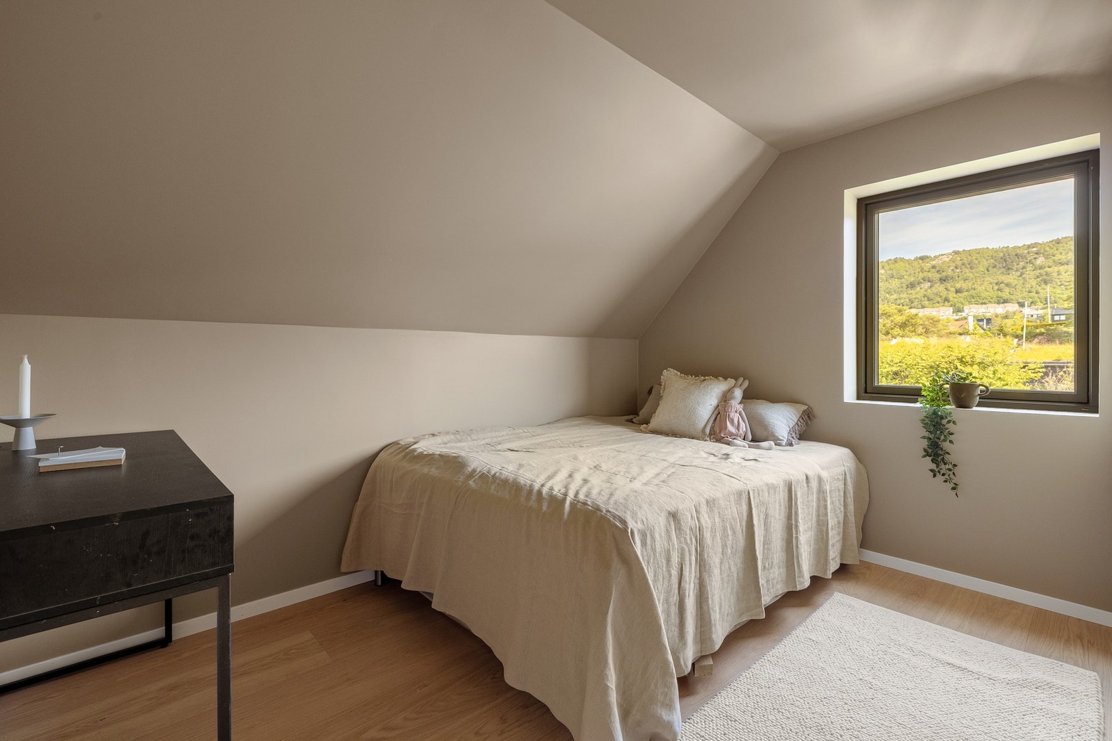 Soverom to måler 5,7 kvm. Galleribilde