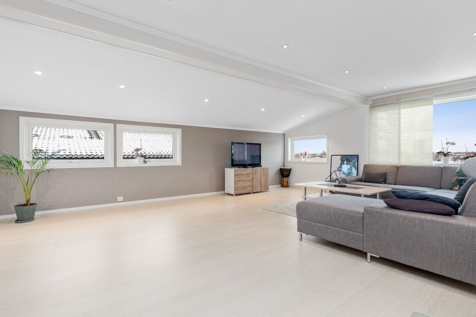 Stue med nytt gulv fra 2018 Galleribilde