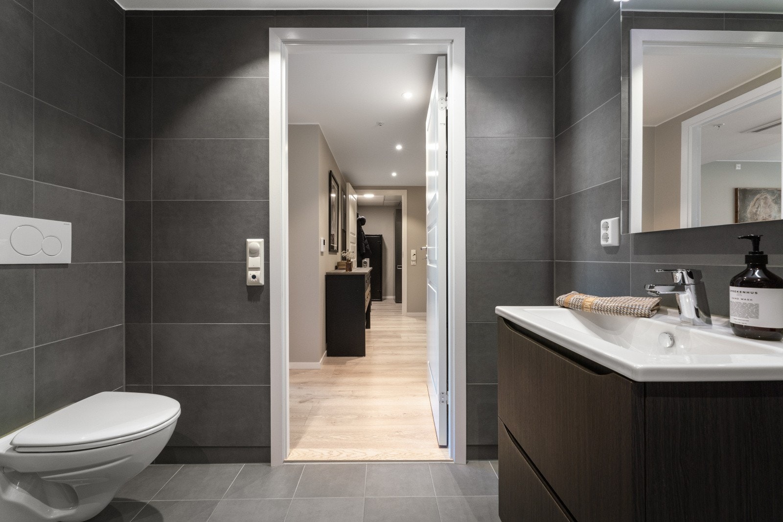 Varmekabler i gulv gir en god og lun varme. Galleribilde