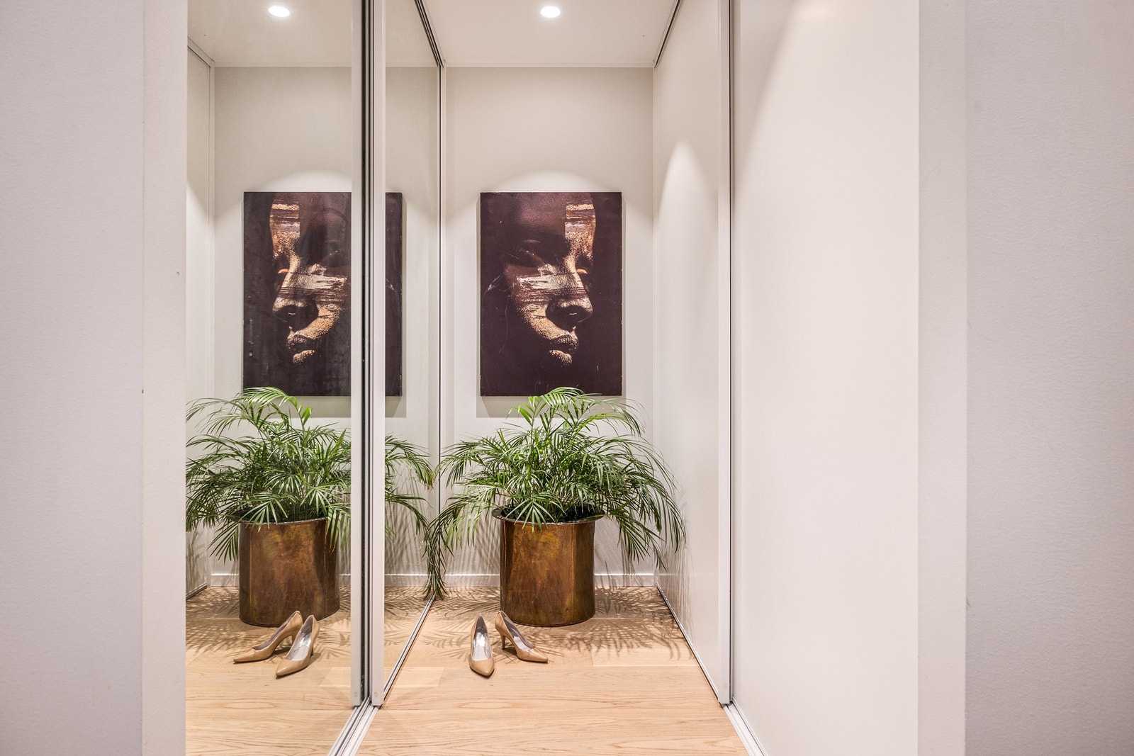 Her har man rikelig med plass til oppbevaring Galleribilde