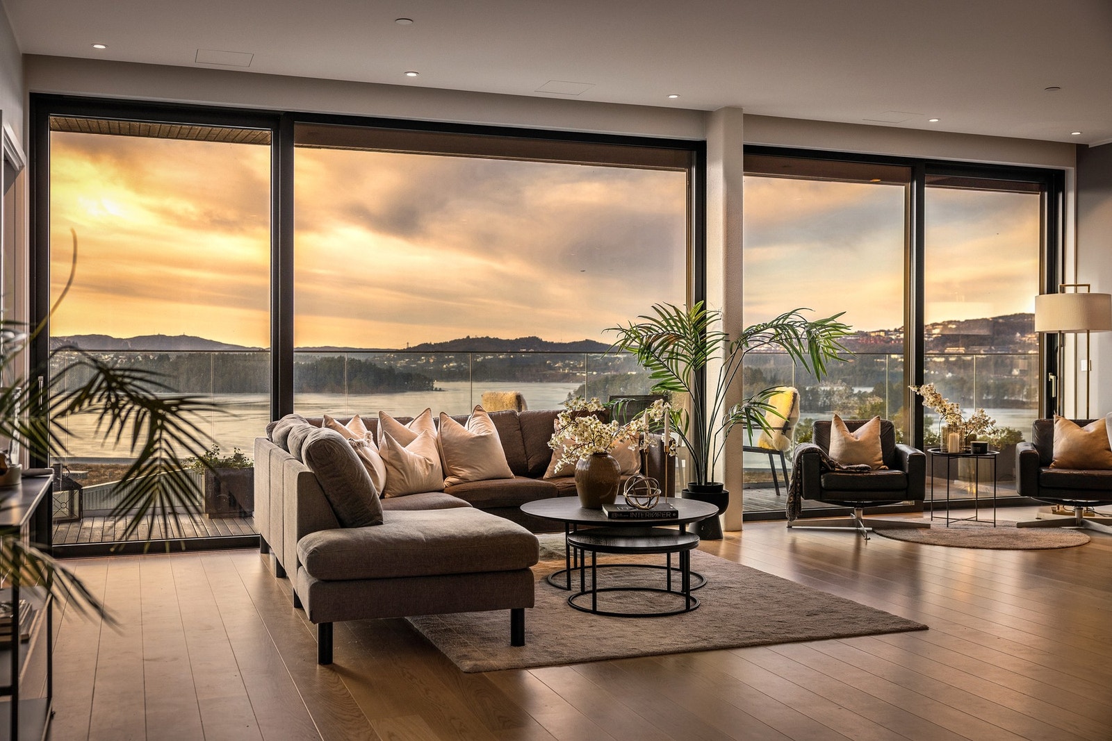 Fra stue er det utgang til den vestvendte balkongen Galleribilde