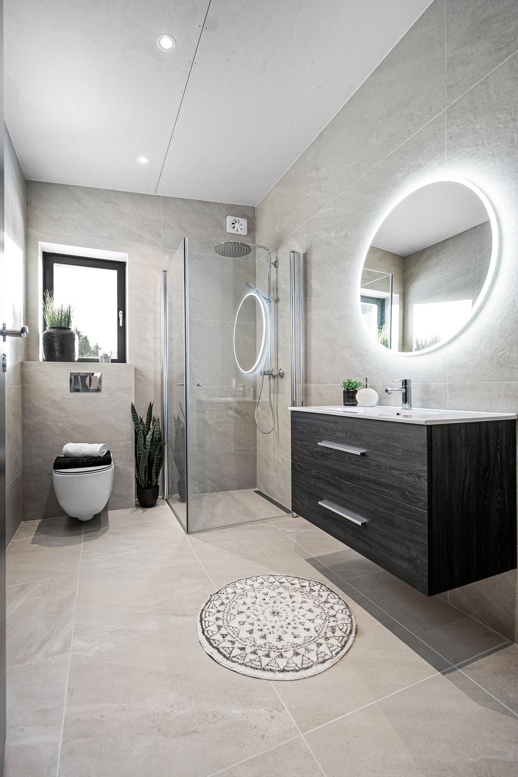 Bilde bad stående.jpeg Galleribilde