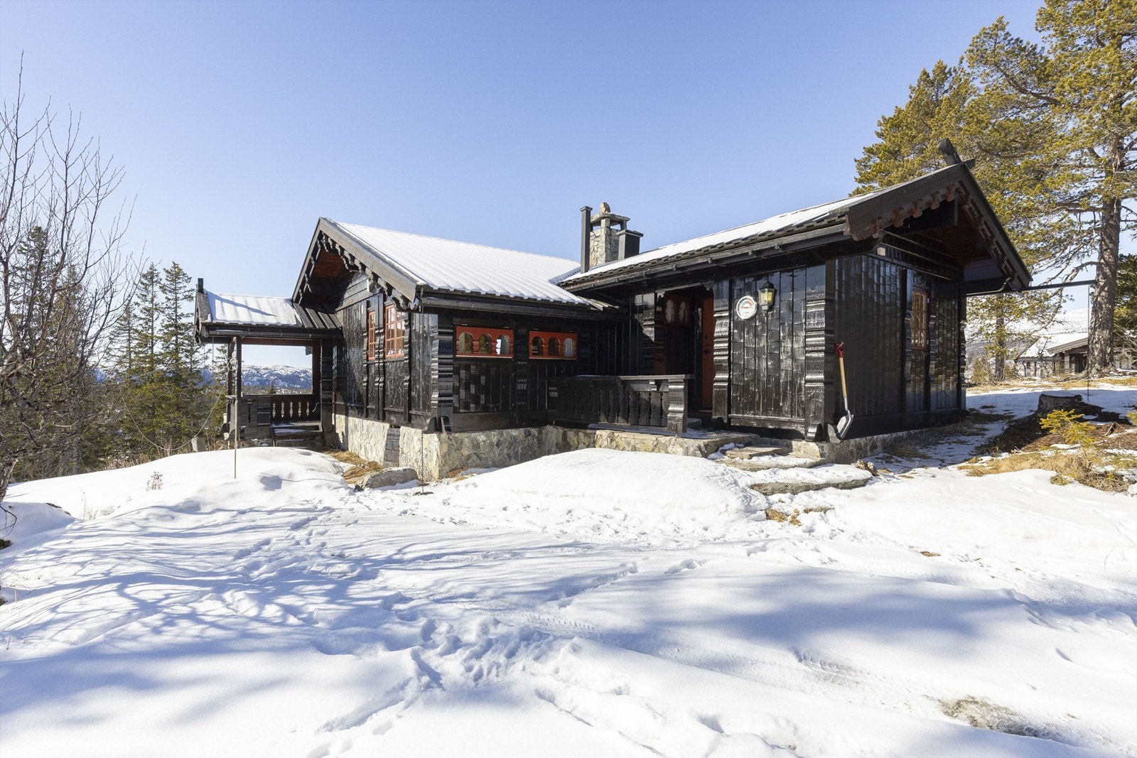 Meget innholdsrik og flott eiendom med hytte og eget romslig anneks Galleribilde