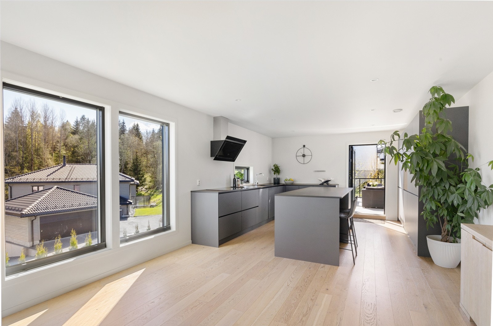 Stilrent kjøkken med innredning fra Kvik. Galleribilde