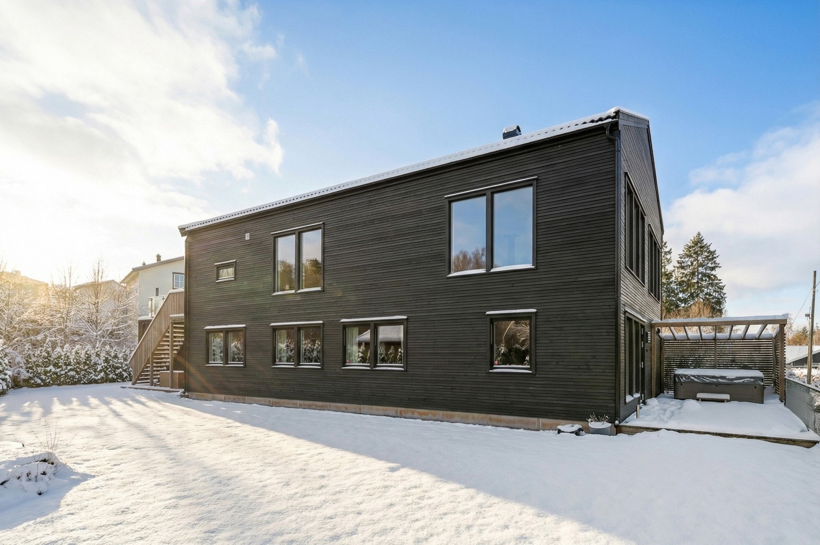 Sjeldent barnevennlig beliggenhet i enden av rolig blindvei. Galleribilde