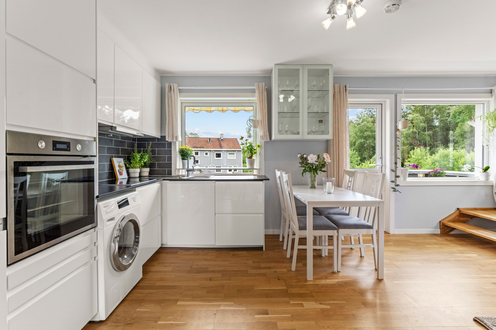 Stilrent kjøkken fra 2018 Galleribilde