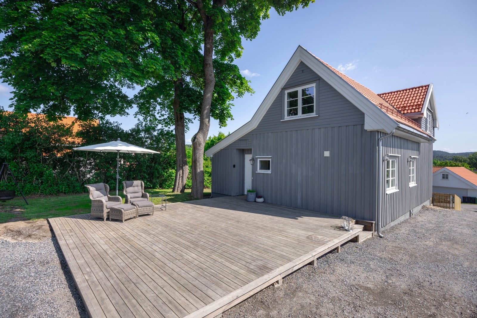 Stor deilig terrasse med gode solforhold Galleribilde