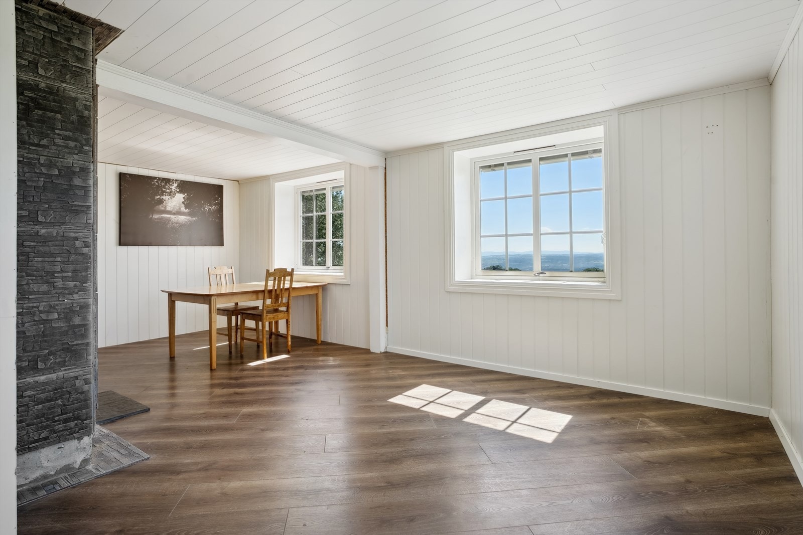 De fleste innvendige overflater er påbegynt, men ingenting er ferdigstilt. Galleribilde