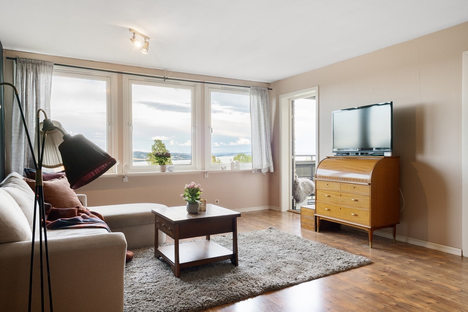 Ett-roms leilighet i 4. etasje med flott utsikt til Mjøsa - Foto: EKT v/Bjørnar Fjeldberg Galleribilde