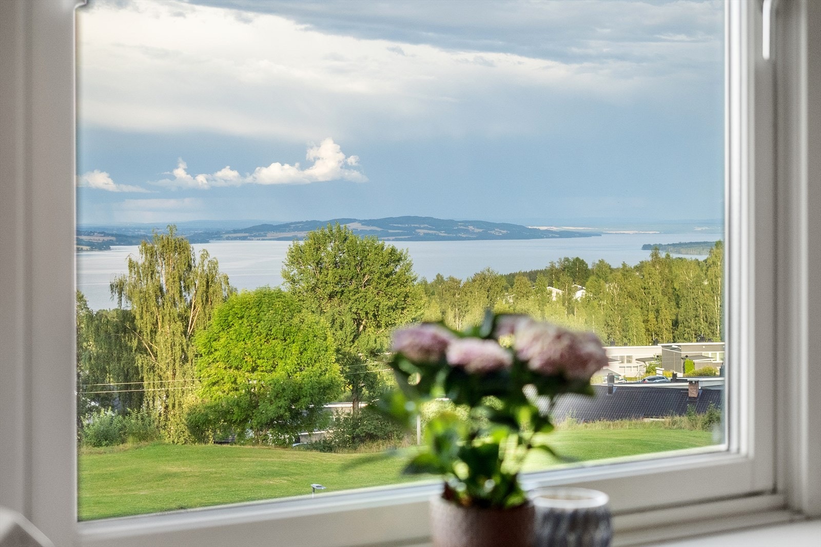 Fantastisk utsikt til Mjøsa Galleribilde