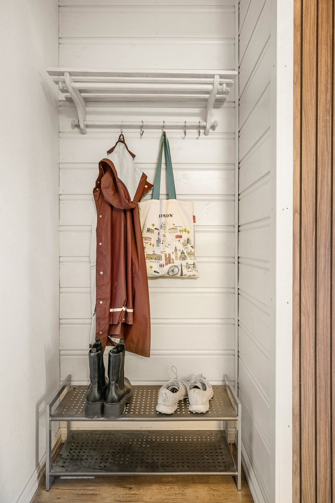 Entré med nisje for oppbevaring av yttertøy Galleribilde