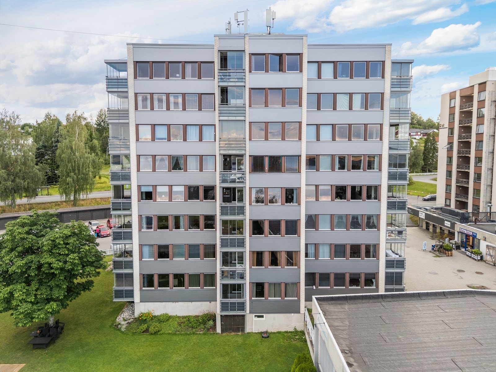 Det opplyses at leiligheten disponerer en bod på ca. 3 m² i felles gang i 4. etasje samt en nettingbod i kjelleretasjen Galleribilde