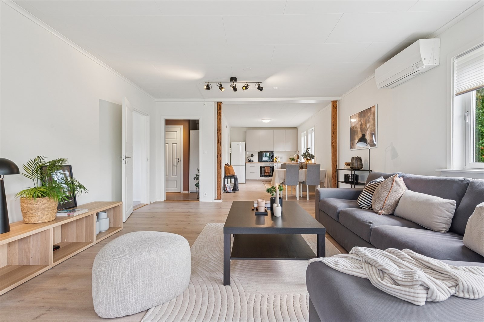 Den åpne planløsningen gir fleksible møbleringsmuligheter. Galleribilde