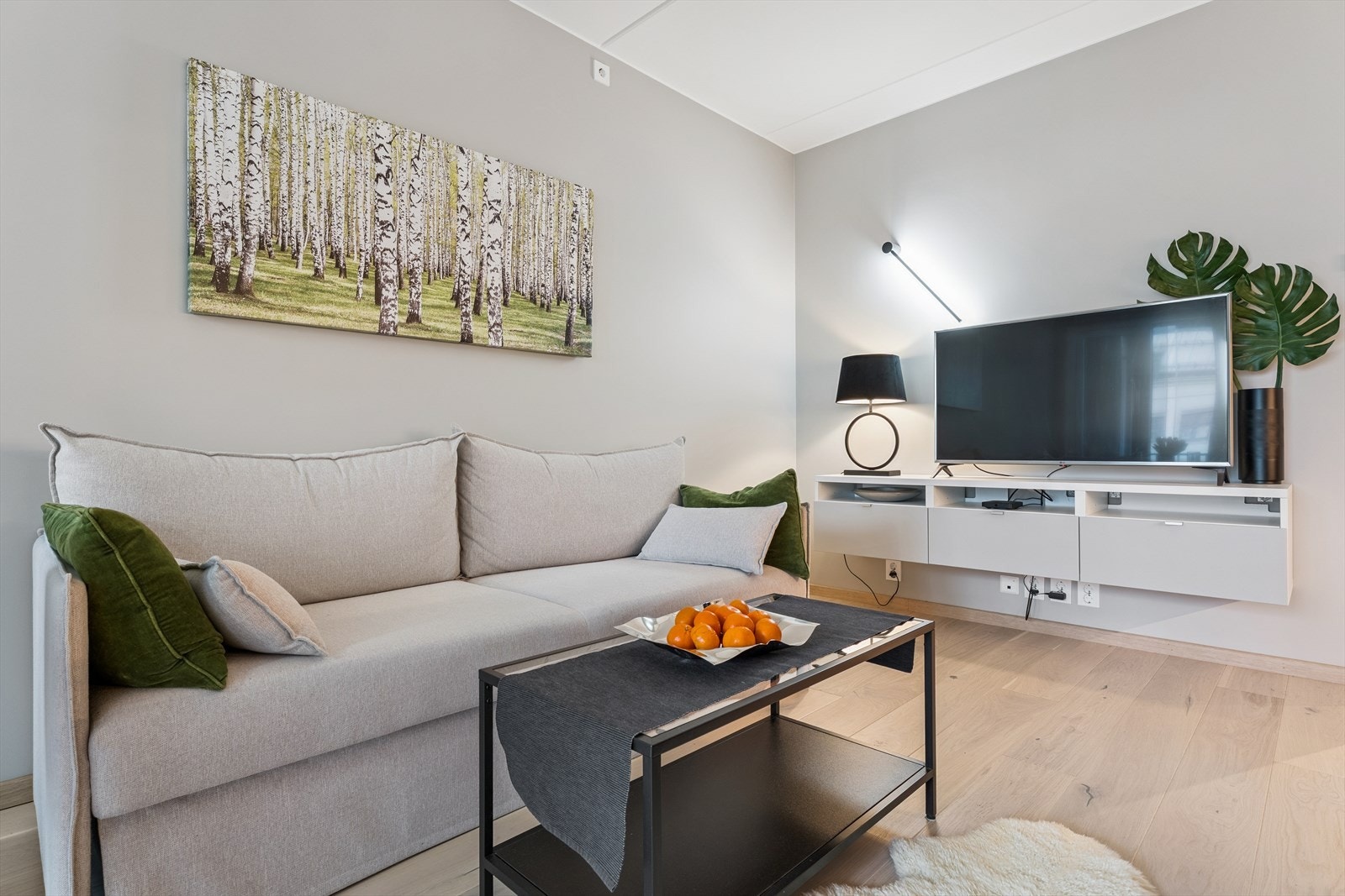 Stuedelen er lett å møblere og har god plass til en sofagruppe. Galleribilde