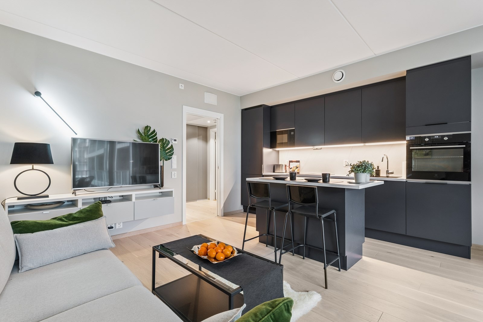 Det sosiale allrommet har vannbåren gulvvarme som sikrer en jevn og behagelig temperatur. Galleribilde