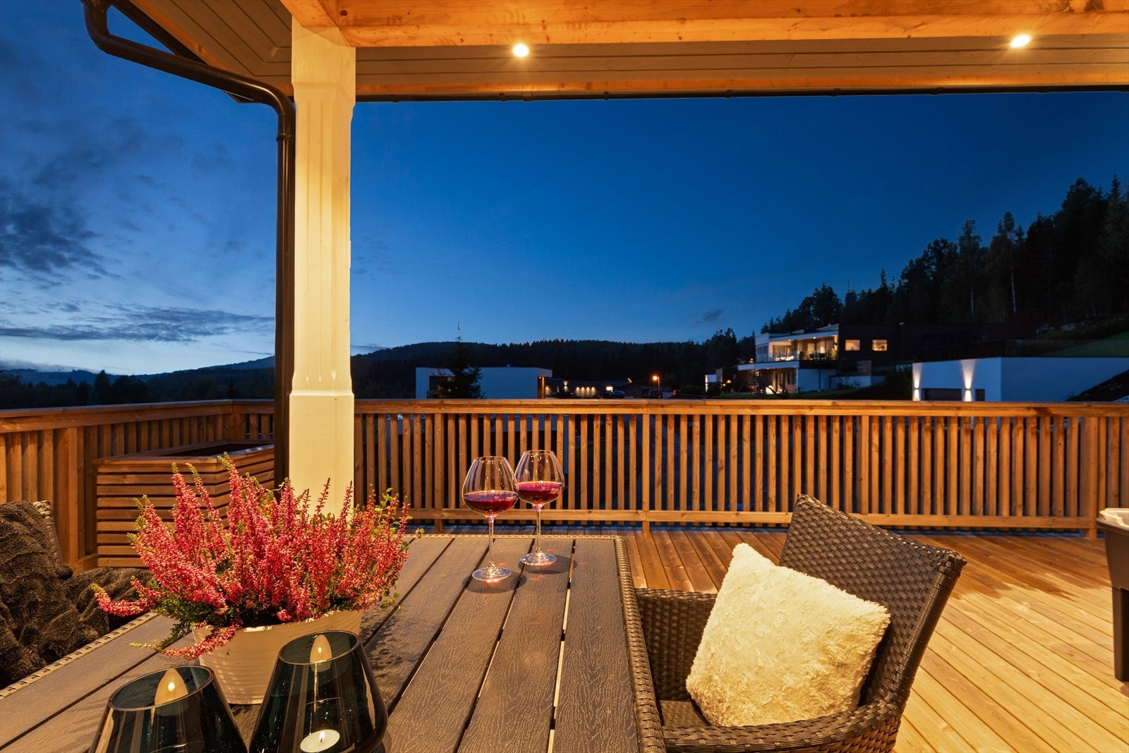 Det er også benyttet downlights ved uteplassene. Galleribilde